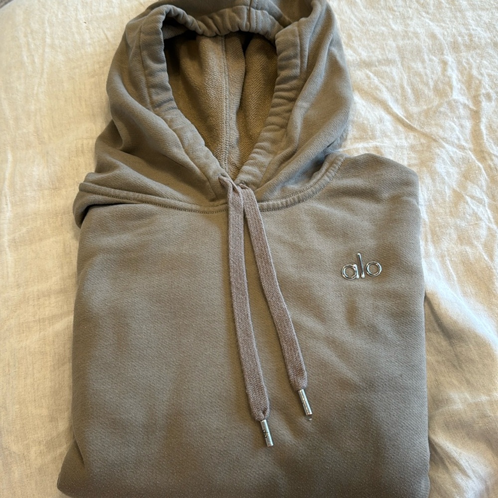 Alo Yoga Accolade sweatshirt